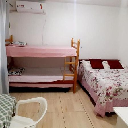 Kitnet S2 Em Torres-Rs - Na Mais Bela Praia Gaucha - Cozinha - Banheiro - Ar Condicionado - Tv Smart 32' - Wi-Fi - Estacionamento - Anfitria Superhost No Bnb المظهر الخارجي الصورة