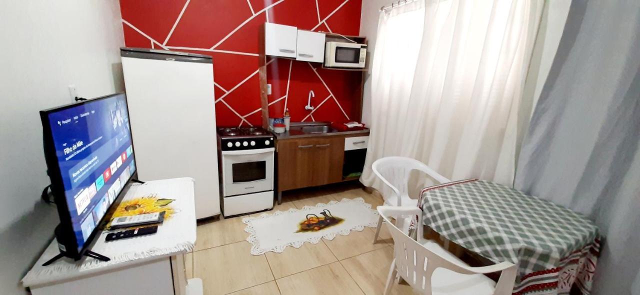 Kitnet S2 Em Torres-Rs - Na Mais Bela Praia Gaucha - Cozinha - Banheiro - Ar Condicionado - Tv Smart 32' - Wi-Fi - Estacionamento - Anfitria Superhost No Bnb المظهر الخارجي الصورة
