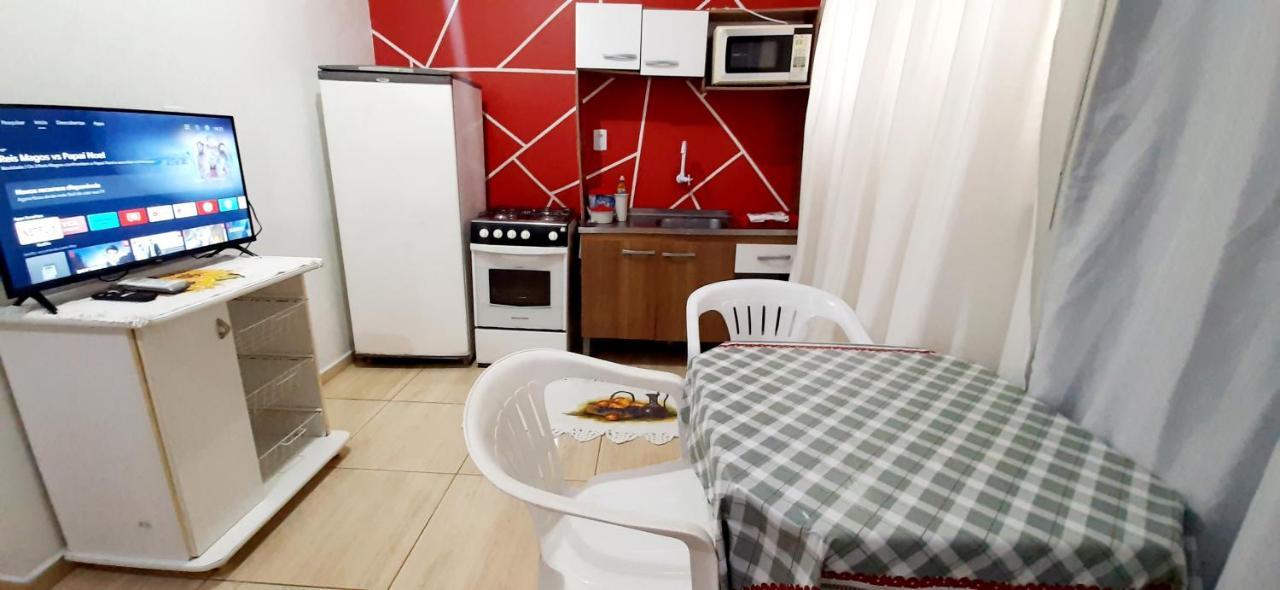 Kitnet S2 Em Torres-Rs - Na Mais Bela Praia Gaucha - Cozinha - Banheiro - Ar Condicionado - Tv Smart 32' - Wi-Fi - Estacionamento - Anfitria Superhost No Bnb المظهر الخارجي الصورة