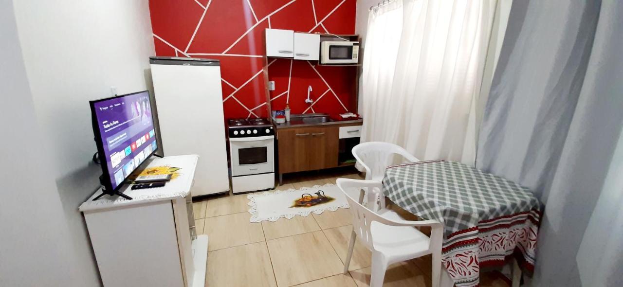 Kitnet S2 Em Torres-Rs - Na Mais Bela Praia Gaucha - Cozinha - Banheiro - Ar Condicionado - Tv Smart 32' - Wi-Fi - Estacionamento - Anfitria Superhost No Bnb المظهر الخارجي الصورة