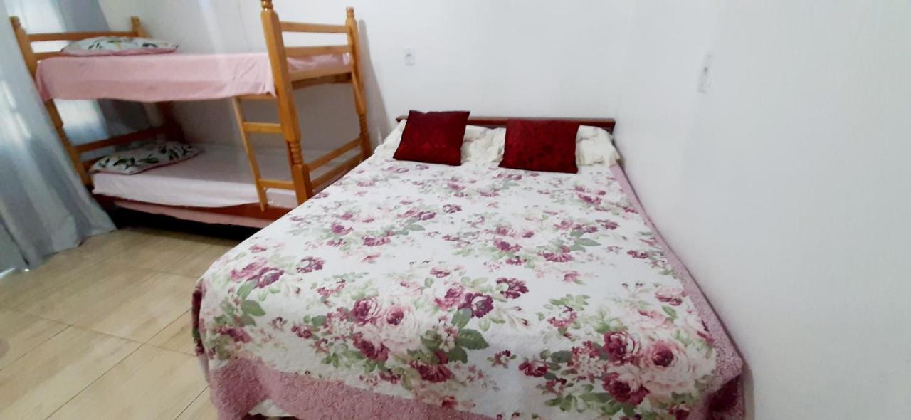 Kitnet S2 Em Torres-Rs - Na Mais Bela Praia Gaucha - Cozinha - Banheiro - Ar Condicionado - Tv Smart 32' - Wi-Fi - Estacionamento - Anfitria Superhost No Bnb المظهر الخارجي الصورة