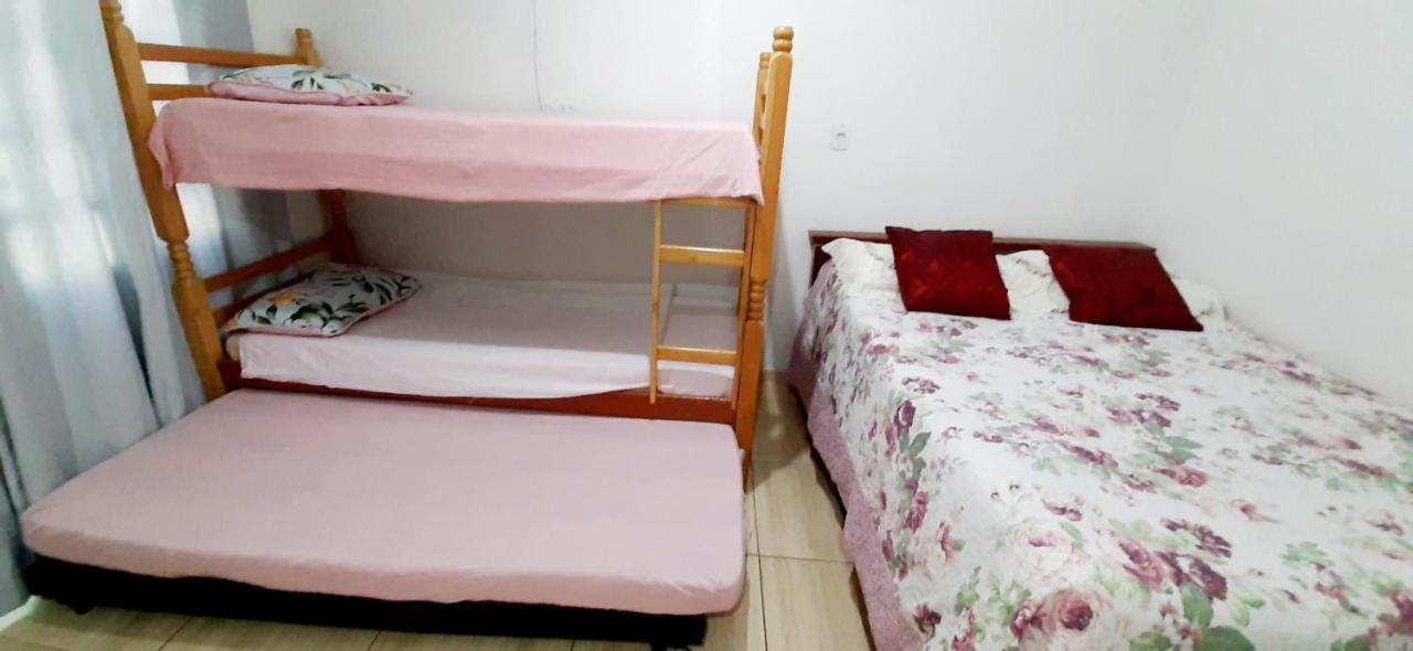 Kitnet S2 Em Torres-Rs - Na Mais Bela Praia Gaucha - Cozinha - Banheiro - Ar Condicionado - Tv Smart 32' - Wi-Fi - Estacionamento - Anfitria Superhost No Bnb المظهر الخارجي الصورة