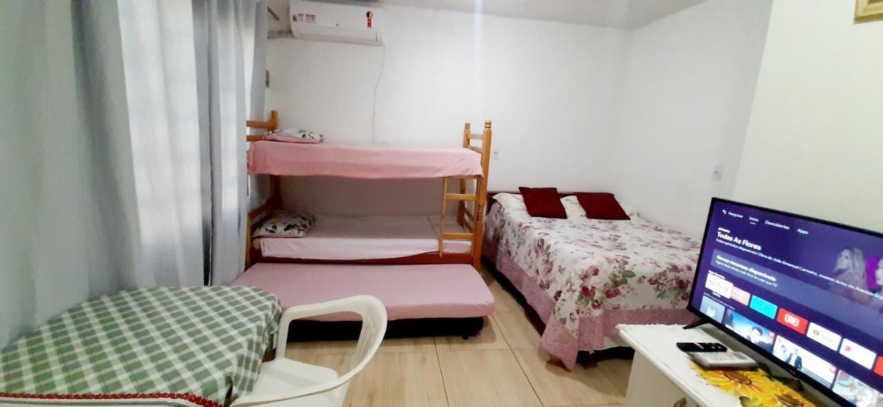 Kitnet S2 Em Torres-Rs - Na Mais Bela Praia Gaucha - Cozinha - Banheiro - Ar Condicionado - Tv Smart 32' - Wi-Fi - Estacionamento - Anfitria Superhost No Bnb المظهر الخارجي الصورة